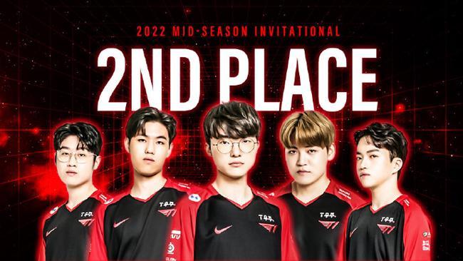 她用自己的 她用自己的